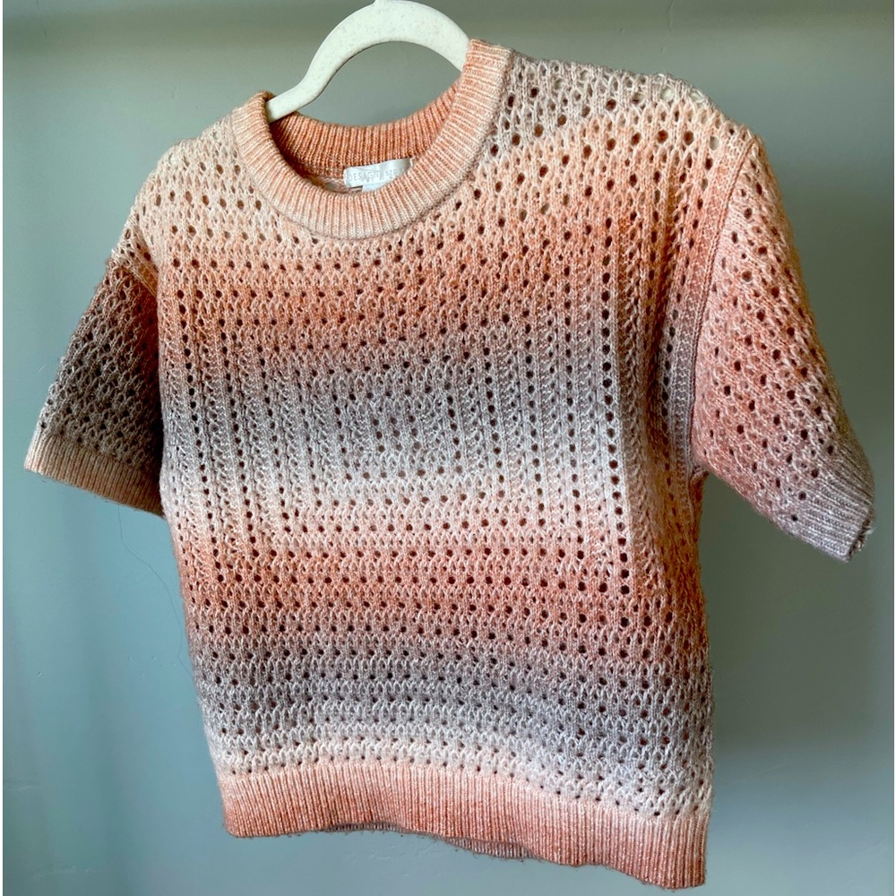 Short sleeve sweater